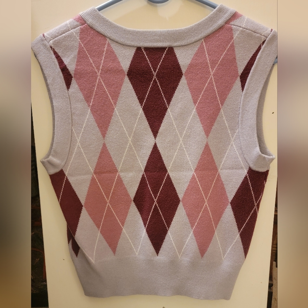Pink Rose Sleeveless Argyle Knit Vest in Mauve, Dusty Pink & Wine